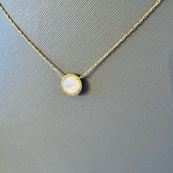 New! Kendra Scott Soccer Gold Short Pendant Necklace in Ivory Mother-of-Pearl - Picture 5 of 8